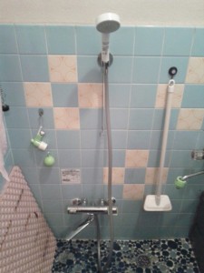 浴室　シャワー　給湯器